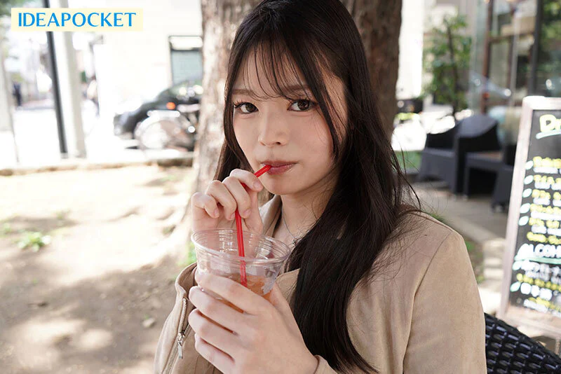 「秋瀬りり」の顔やカラダの特徴がわかりやすく写った写真1