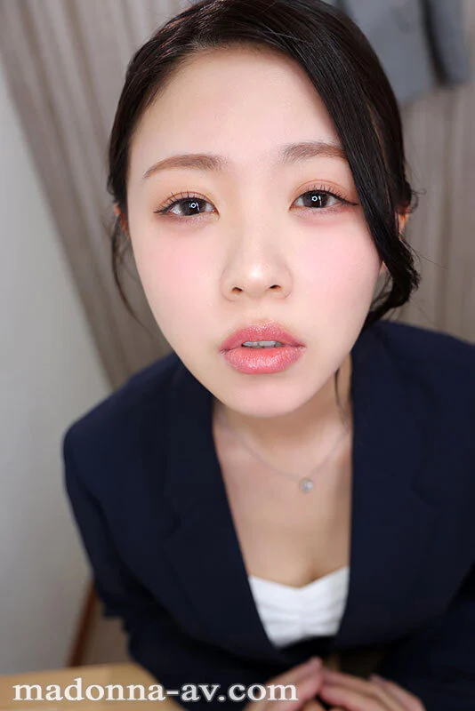 【VR】初VR 久遠美緒 社長の愛人と噂されている才色兼備な秘書の久遠さんと社内で二人きり。真面目の皮をかぶったドM淫乱妻だと知った僕は仕事終わり、ホテルで朝まで生ハメ中出しに狂ってしまった…。【超高画質8K】 - 画像2