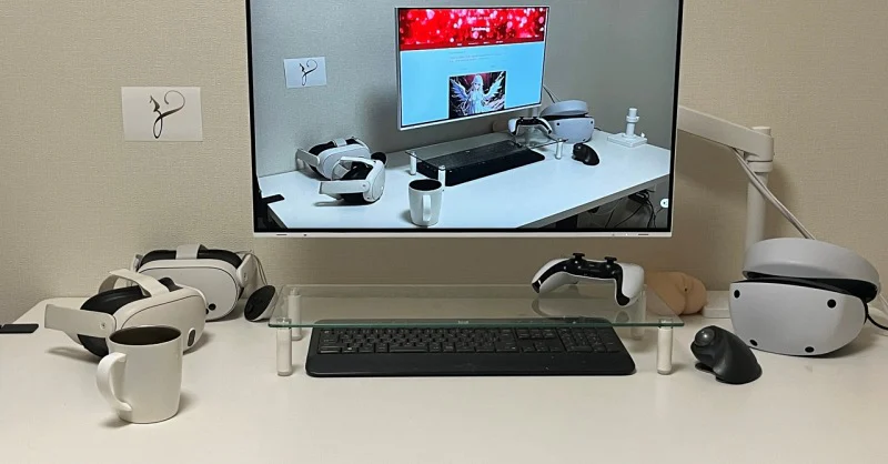 記事作成を行っているデスク